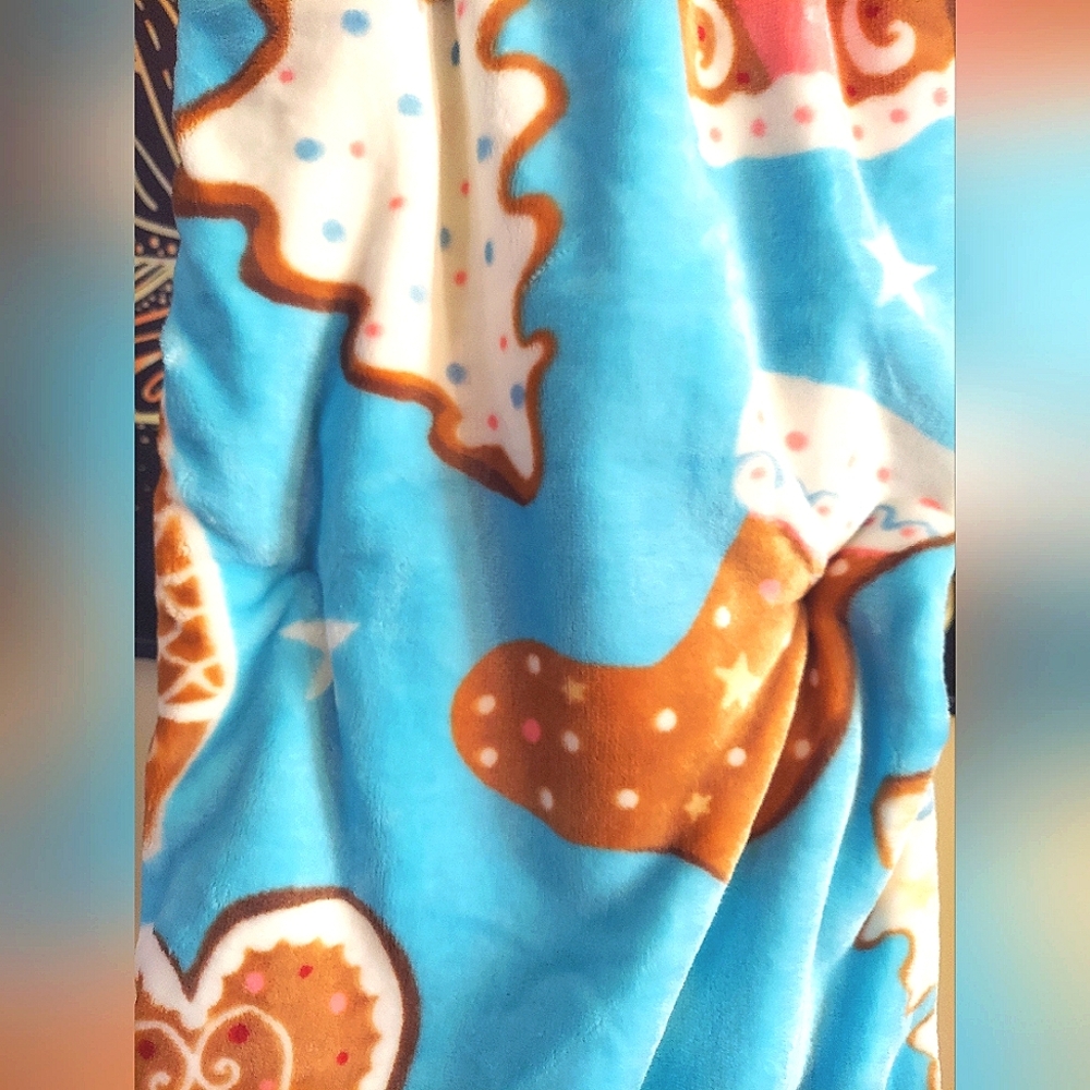 NWT Gingerbread Cookie Throw Blanket